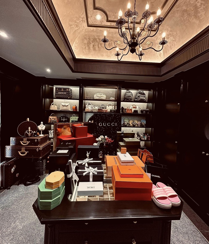 “Chị chị em em” phiên bản so kim cương của Đoàn Di Băng và “chị Ông Địa” Thu Trang: Của chị hình thang, của em hình tam giác, rốt cục ai giàu hơn ai? - Ảnh 5.