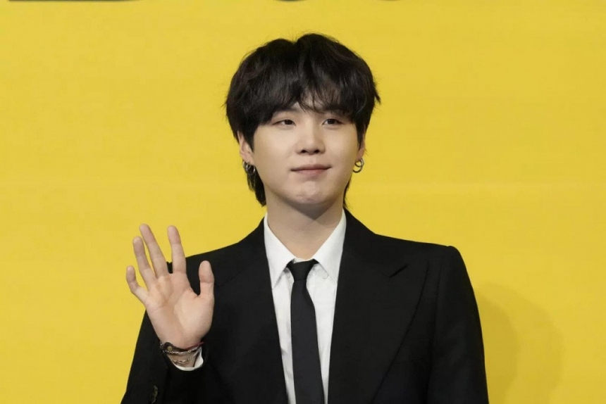 Suga BTS thông báo thực hiện world tour một mình khiến fan phấn khích - Ảnh 2.