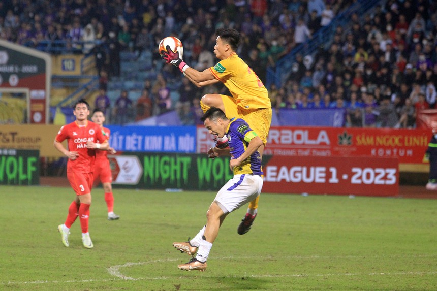 HAGL 'quay xe' với Bùi Tiến Dũng, đặt niềm tin vào thủ môn Việt kiều từng làm việc với HLV Vũ Tiến Thành - Ảnh 3.