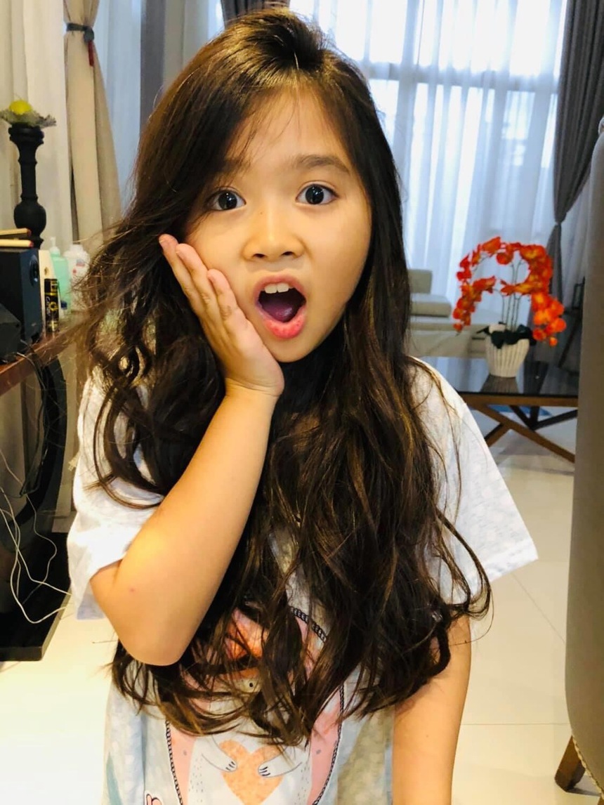 Từng được đại gia Dubai tài trợ cho sống xa hoa, dát đầy hàng hiệu, "thiên thần lai" Hàn Quốc giờ đây gây bất ngờ bởi ngoại hình khác xa lúc nhỏ - Ảnh 6.