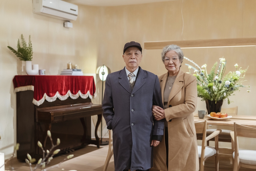 Bác gái 70 tuổi quyết chi 500 triệu cải tạo căn nhà 3 thế hệ ở khu tập thể cũ: Tạo bất ngờ cho chồng, diện mạo của ngôi nhà sau khi cải tạo vượt sức tưởng tượng - Ảnh 13.