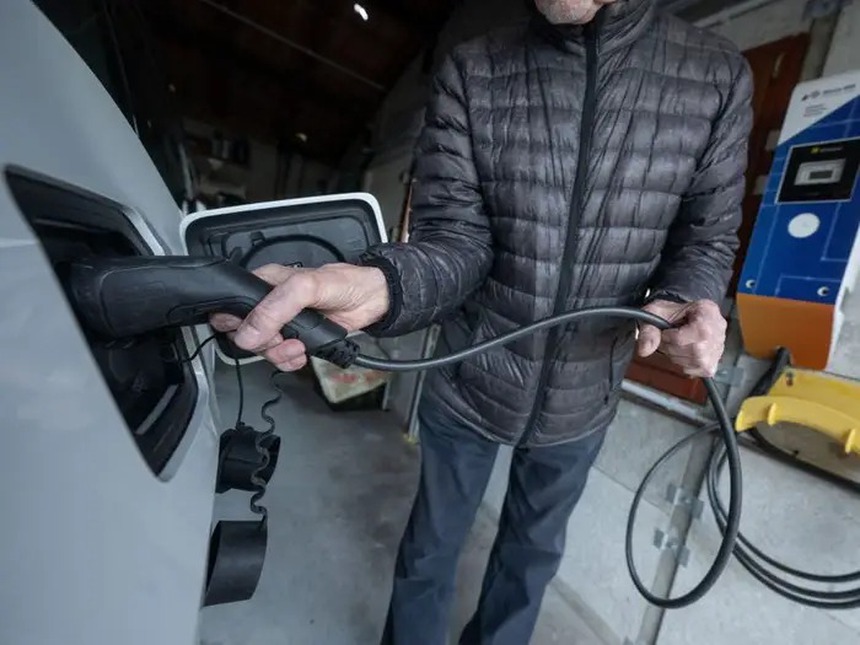 Chạy xe điện 2.400 km, người dùng phải dừng 12 lần - Ảnh 3. Chạy xe điện 2.400 km, người dùng phải dừng 12 lần - Ảnh 3.