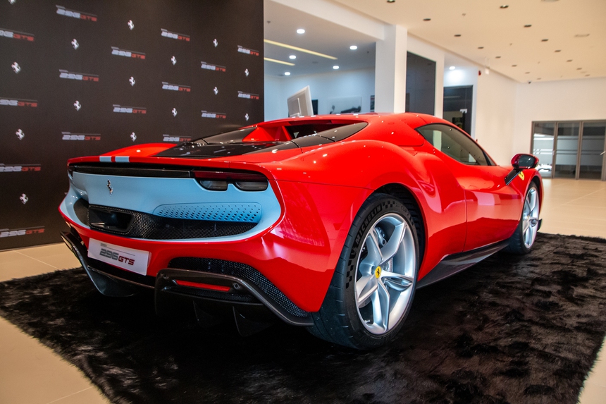 Ferrari 296 GTS ra mắt Việt Nam: Siêu xe mui trần giá khởi điểm 23 tỷ đồng, đặt hàng phải chờ một năm rưỡi - Ảnh 8.