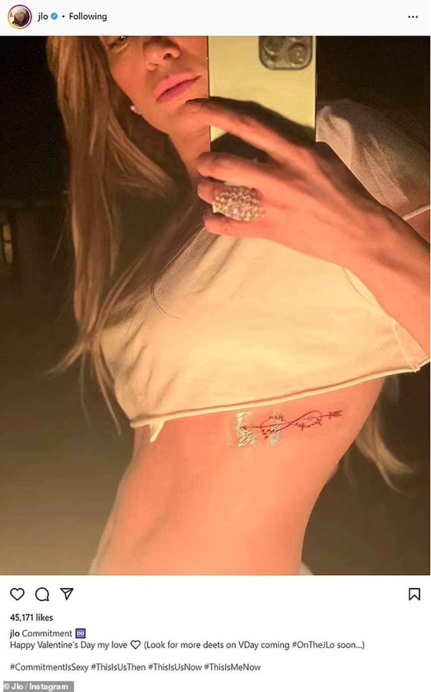 Xóa tan tin đồn hôn nhân trục trặc, Jennifer Lopez và Ben Affleck cùng tung hình xăm trong ngày Valentine - Ảnh 1.