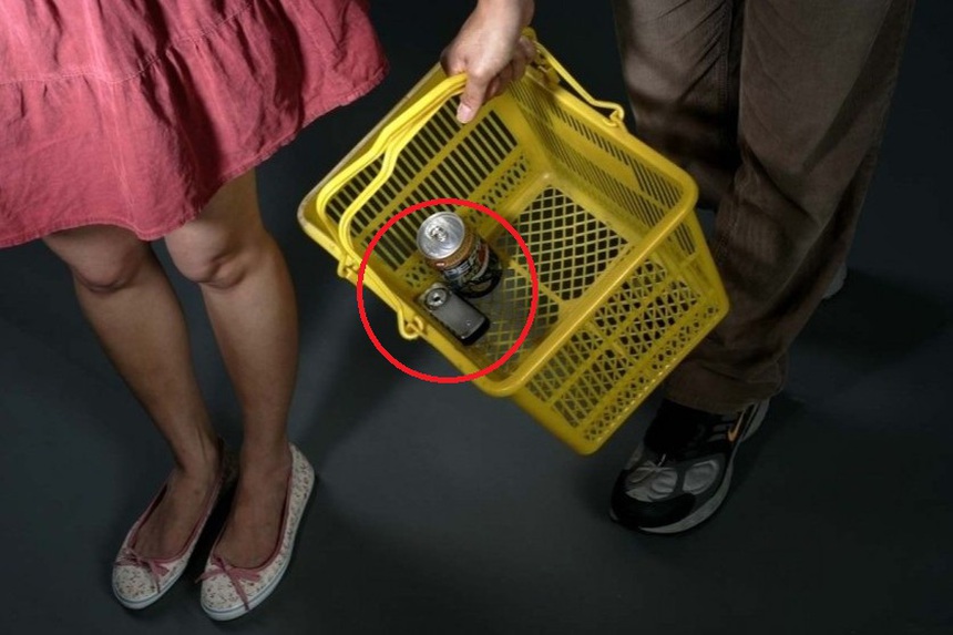 Lại phát hiện đối tượng "kiếm sống" bằng nghề rao bán clip quay lén phụ nữ, địa bàn hoạt động là các trung tâm thương mại, thu về hơn 1 triệu USD - Ảnh 2.