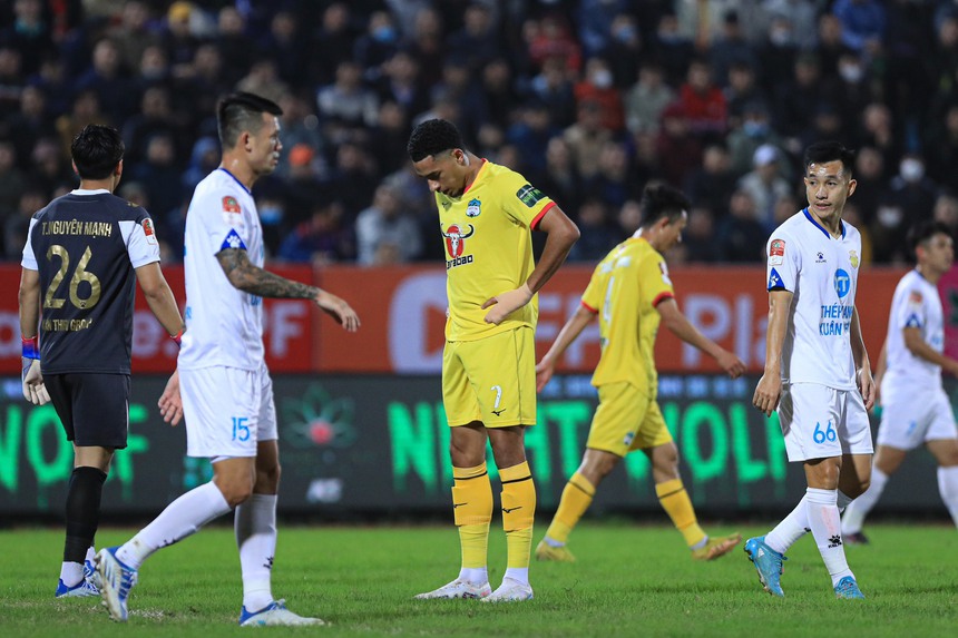 Tiền đạo ngoại của HAGL bị chê “chân gỗ” và bài toán khó cho HLV Kiatisuk - Ảnh 2. Tiền đạo ngoại của HAGL bị chê “chân gỗ” và bài toán khó cho HLV Kiatisuk - Ảnh 2.