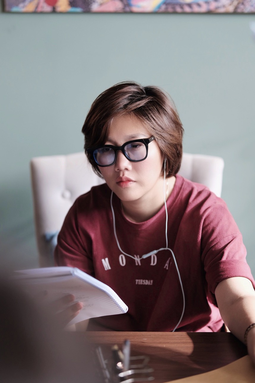 Đạo diễn Giang Thanh: "Tôi chưa từng đặt vấn đề tiền lương với chị Trương Quỳnh Anh" - Ảnh 4. Đạo diễn Giang Thanh: "Tôi chưa từng đặt vấn đề tiền lương với chị Trương Quỳnh Anh" - Ảnh 4.