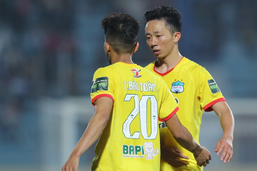 Bảng xếp hạng 'lạ' của V.League và tin vui dành cho HLV Troussier - Ảnh 3.