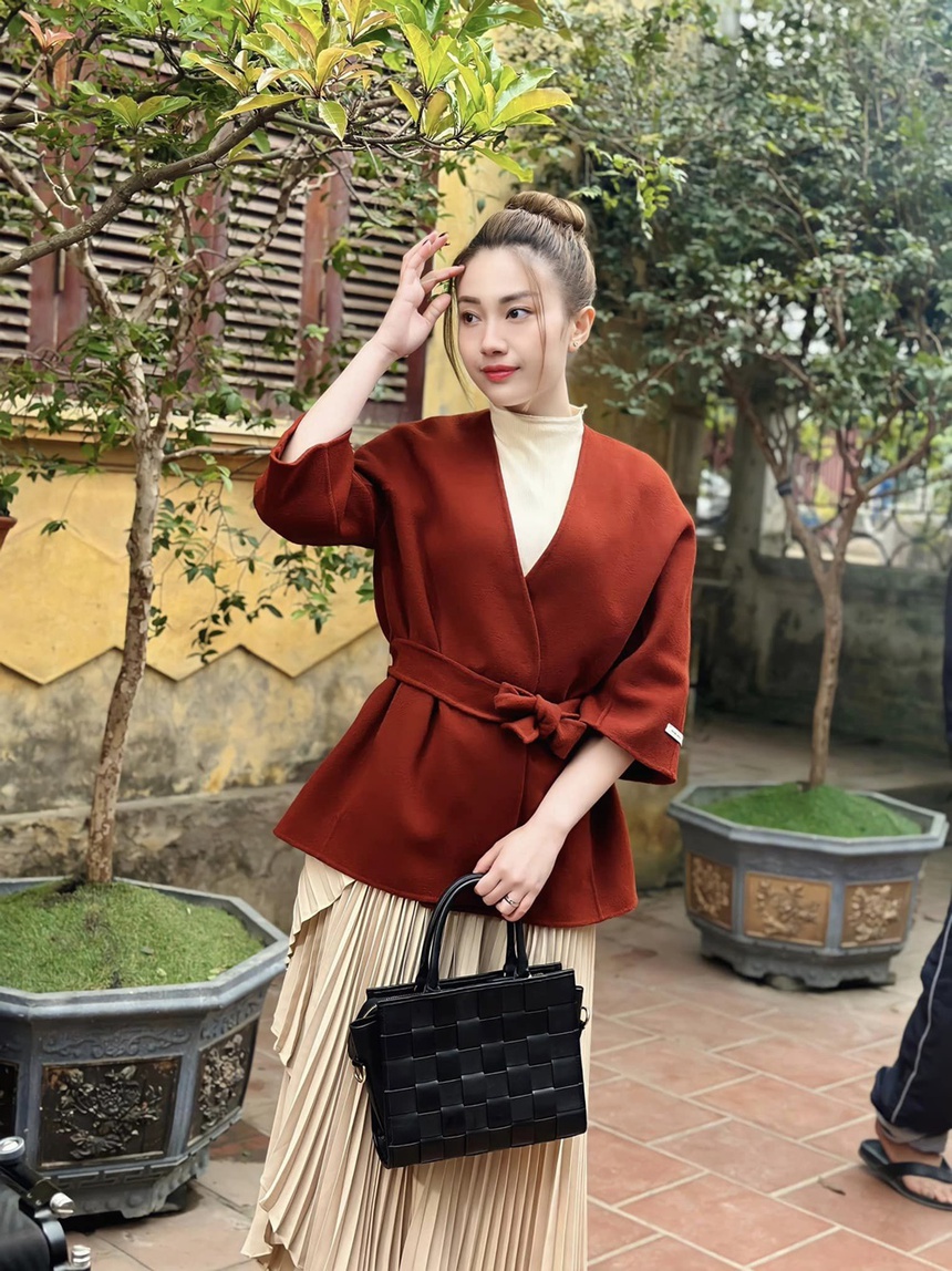 Bị chê cau có khó ưa, nữ diễn viên phim VTV lên tiếng: "Cơ lông mày của tôi bị tật!" - Ảnh 4. Bị chê cau có khó ưa, nữ diễn viên phim VTV lên tiếng: "Cơ lông mày của tôi bị tật!" - Ảnh 4.