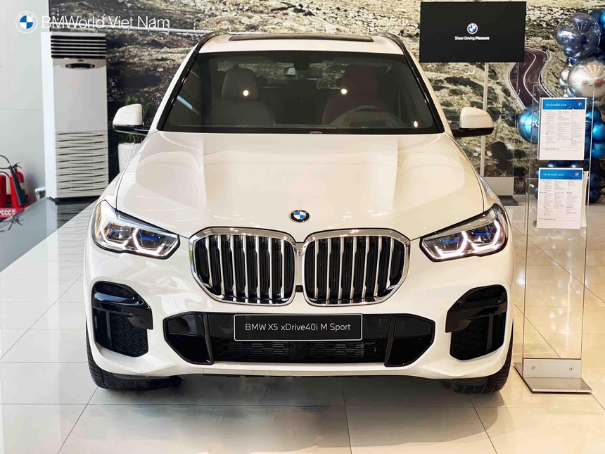 BMW 'tất tay' giảm giá sâu tại Việt Nam: X5 giảm 150 triệu, X3 về mốc 1,7 tỷ, quyết tâm đua doanh số với Mercedes - Ảnh 2. BMW 'tất tay' giảm giá sâu tại Việt Nam: X5 giảm 150 triệu, X3 về mốc 1,7 tỷ, quyết tâm đua doanh số với Mercedes - Ảnh 2.