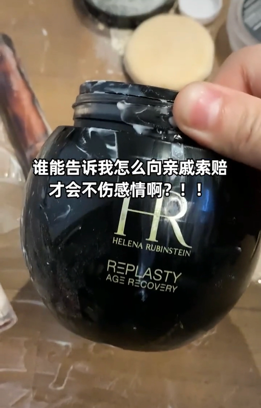 Con nhà họ hàng đến chơi rồi phá hỏng bộ mỹ phẩm giá trăm triệu, cô gái đòi bồi thường còn bị mắng ngược: "Đồ đã dùng chẳng đáng bao tiền" - Ảnh 2.