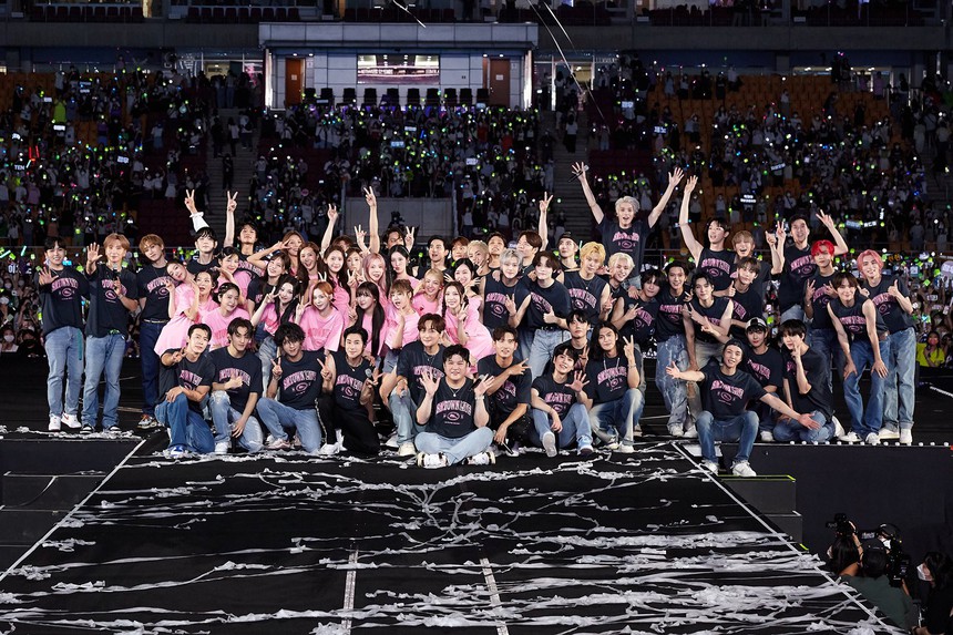 "Tự thân Lee Soo Man đang đạp đổ đế chế mình dựng nên à?" - Ảnh 4. "Tự thân Lee Soo Man đang đạp đổ đế chế mình dựng nên à?" - Ảnh 4.