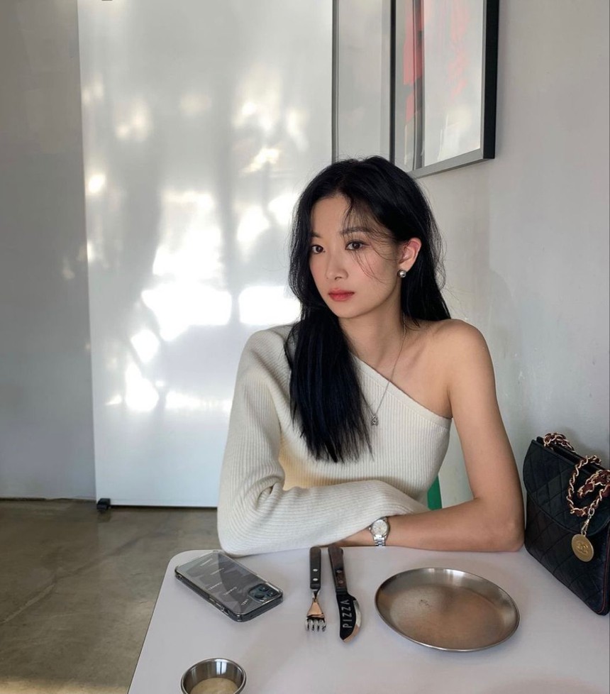 Cách thao túng tâm lý khiến giới siêu giàu tự nguyện "móc ví": Ra giá trên trời, hiếm khi sale và càng kén khách càng đắt hàng - Ảnh 2.