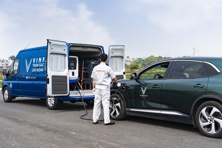 VinFast mở rộng dịch vụ sạc pin xe điện lưu động 24/7 trên toàn quốc - Ảnh 1.