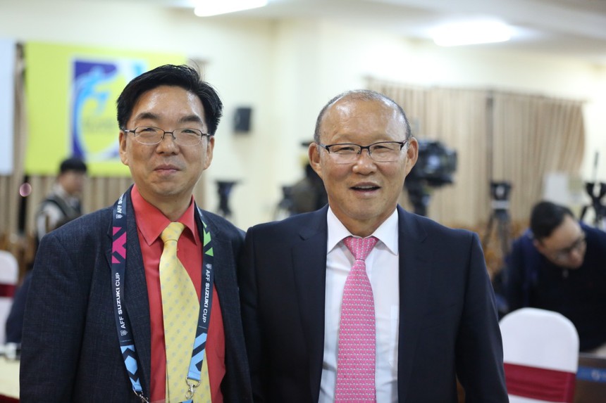 Nhà báo Hàn Quốc lo cho HLV Troussier: ‘Kế nhiệm của ông Park áp lực lắm’ - Ảnh 2. Nhà báo Hàn Quốc lo cho HLV Troussier: ‘Kế nhiệm của ông Park áp lực lắm’ - Ảnh 2.