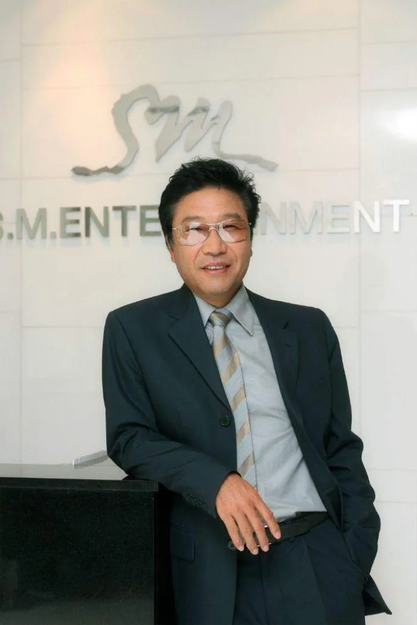 "Tự thân Lee Soo Man đang đạp đổ đế chế mình dựng nên à?" - Ảnh 2. "Tự thân Lee Soo Man đang đạp đổ đế chế mình dựng nên à?" - Ảnh 2.