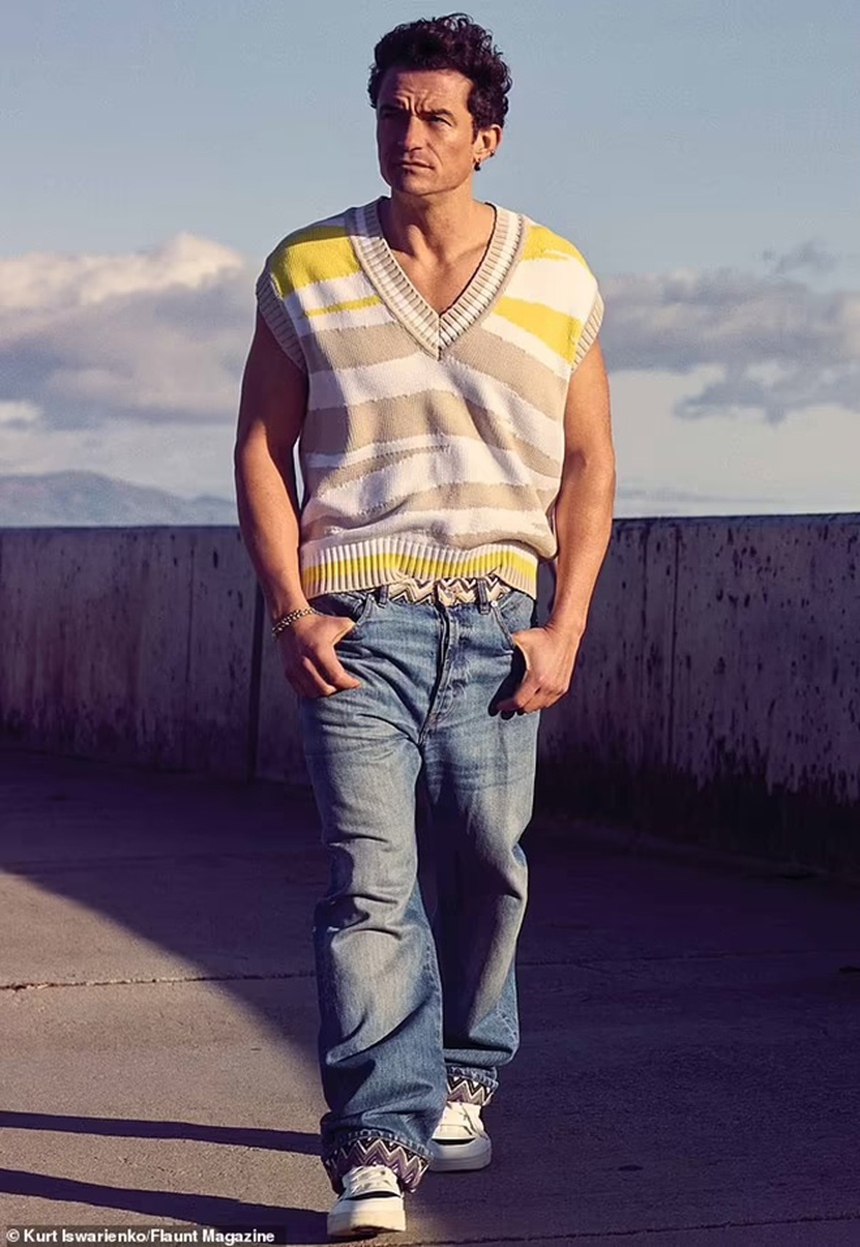 Orlando Bloom khoe vóc dáng như tượng tạc ở tuổi 46 - Ảnh 5.