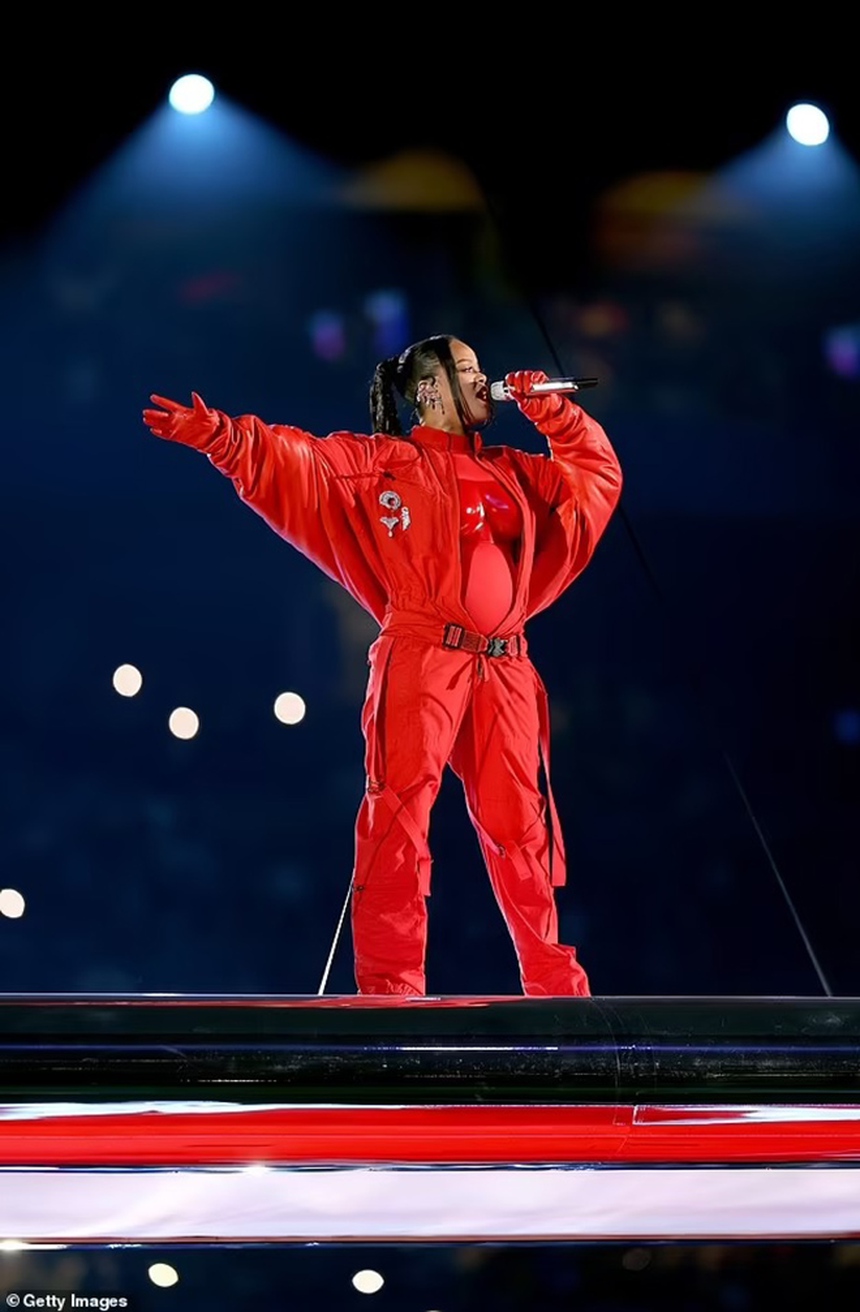 Rihanna gây sốc khi mang thai lần thứ hai: 'Làm mẹ là tất cả' - Ảnh 6.
