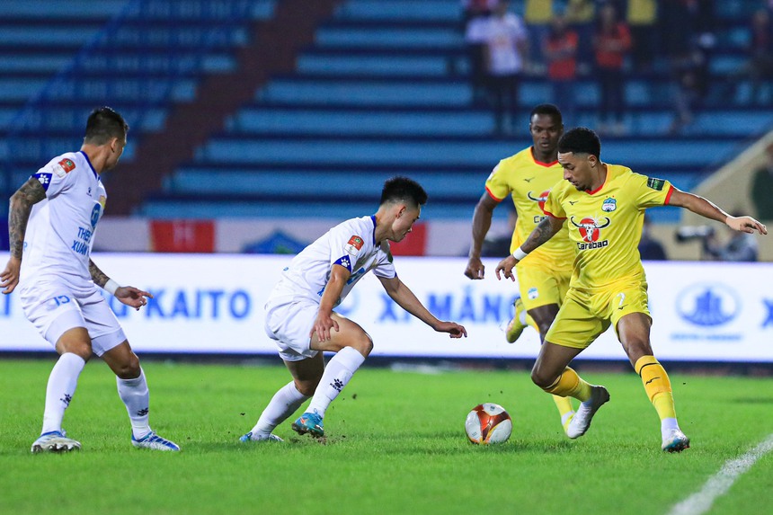 Sau “lời nói thật”, Kiatisuk sẽ thể hiện bản lĩnh giúp HAGL vượt khó? - Ảnh 2.