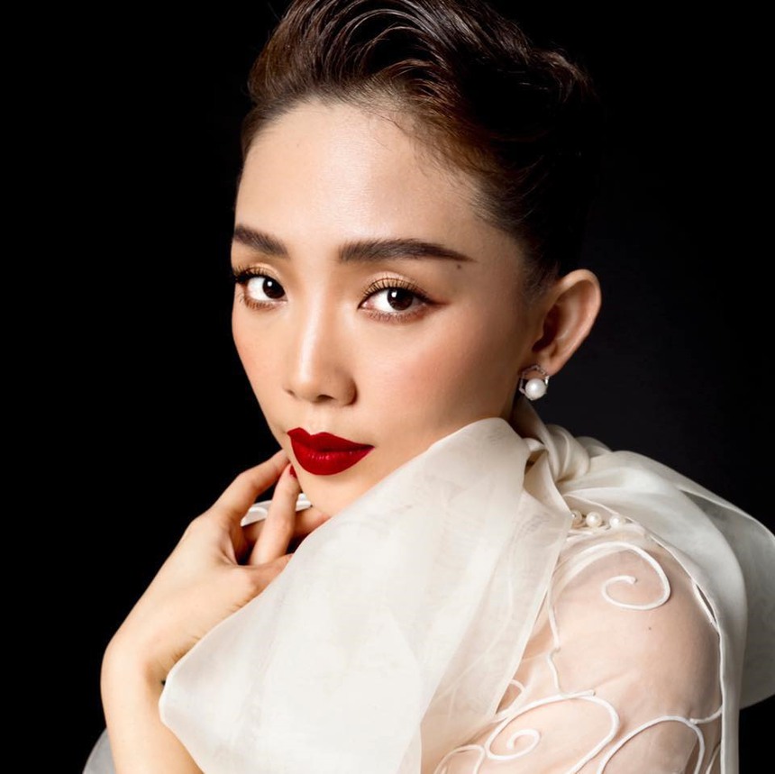 Ái Phương mặc gợi cảm ở thảm đỏ Giải Cống hiến, Mỹ Tâm - Hoàng Thùy Linh đua tranh tại các hạng mục lớn - Ảnh 7.