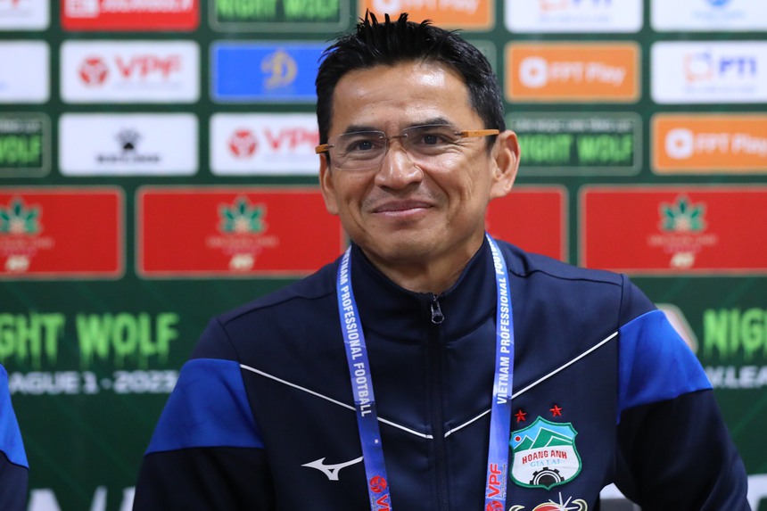 Sau “lời nói thật”, Kiatisuk sẽ thể hiện bản lĩnh giúp HAGL vượt khó? - Ảnh 1.