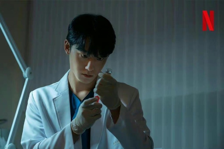 'The Glory' 2 gây sốt với loạt ảnh tĩnh: Song Hye Kyo bắt đầu báo thù, 'ác nữ nghiện ngập' bị bắt - Ảnh 4.