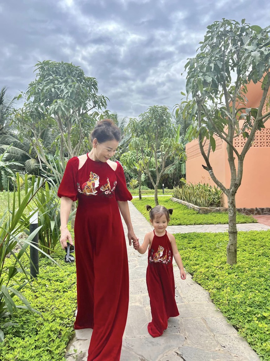 Hà Hồ thể hiện tình cảm trong lần hiếm hoi nhắc đến mẹ ruột - Ảnh 3. Hà Hồ thể hiện tình cảm trong lần hiếm hoi nhắc đến mẹ ruột - Ảnh 3.