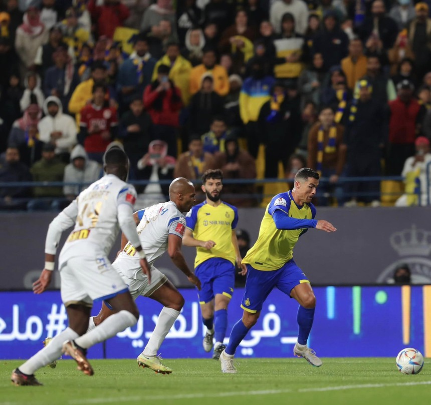 Kiến tạo ngẫu hứng không kém gì Messi, Ronaldo giúp đội nhà đánh bại đối thủ khó nhằn - Ảnh 2. Kiến tạo ngẫu hứng không kém gì Messi, Ronaldo giúp đội nhà đánh bại đối thủ khó nhằn - Ảnh 2.