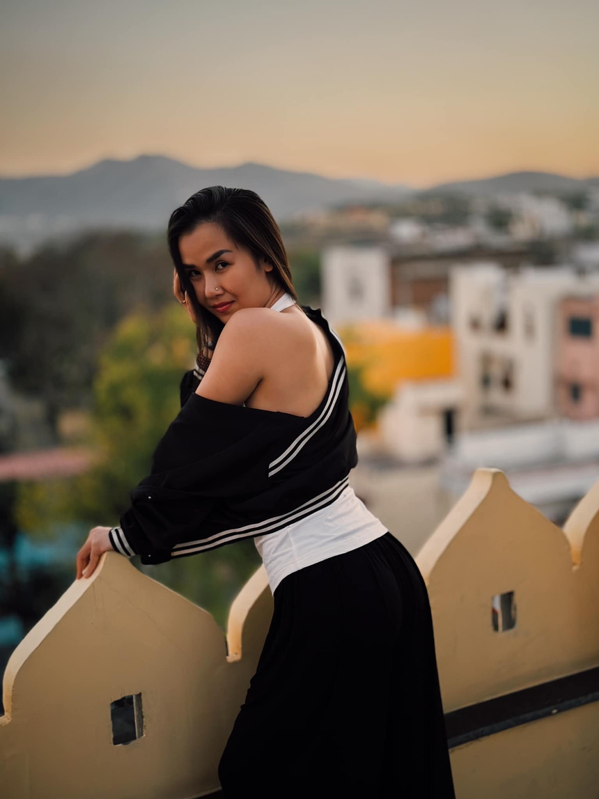 Võ Hạ Trâm khoe body 'gái một con', sắc vóc lên hương cỡ nào mà khiến người Ấn Độ phải sửng sốt? - Ảnh 1.