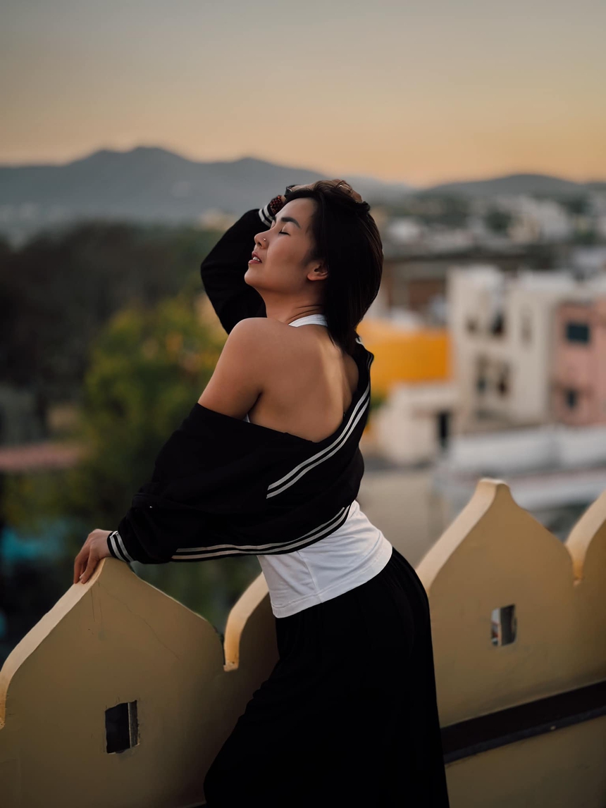 Võ Hạ Trâm khoe body 'gái một con', sắc vóc lên hương cỡ nào mà khiến người Ấn Độ phải sửng sốt? - Ảnh 2.