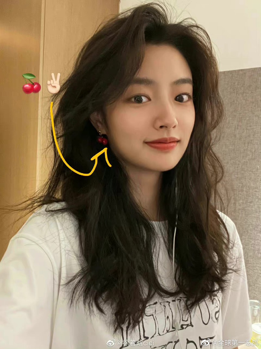 Nữ chính có mối tình 'chú cháu' nóng bỏng nhất hiện tại: Từng ra sức quyến rũ Dương Dương, đóng với ai cũng dính tin hẹn hò - Ảnh 14. Nữ chính có mối tình 'chú cháu' nóng bỏng nhất hiện tại: Từng ra sức quyến rũ Dương Dương, đóng với ai cũng dính tin hẹn hò - Ảnh 14.