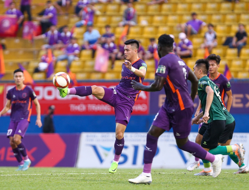 CLB Bình Dương thất thủ, Tiến Linh và Rimario phai lui sâu tìm bóng - Ảnh 1. CLB Bình Dương thất thủ, Tiến Linh và Rimario phai lui sâu tìm bóng - Ảnh 1.