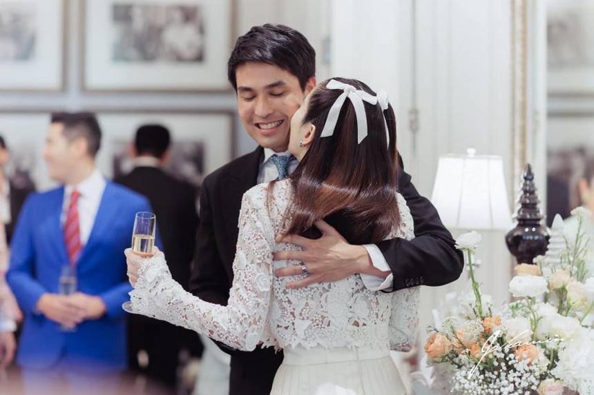 Ảnh nét căng trong lễ ăn hỏi của mỹ nhân chuyển giới Nong Poy, cô dâu nói gì mà khiến chú rể “rụng tim” - Ảnh 4.