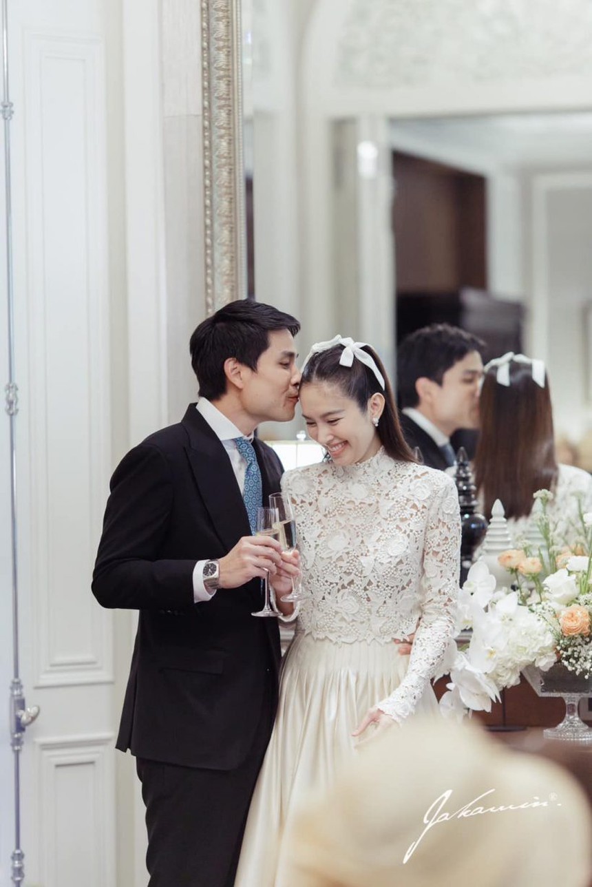 Ảnh nét căng trong lễ ăn hỏi của mỹ nhân chuyển giới Nong Poy, cô dâu nói gì mà khiến chú rể “rụng tim” - Ảnh 3.