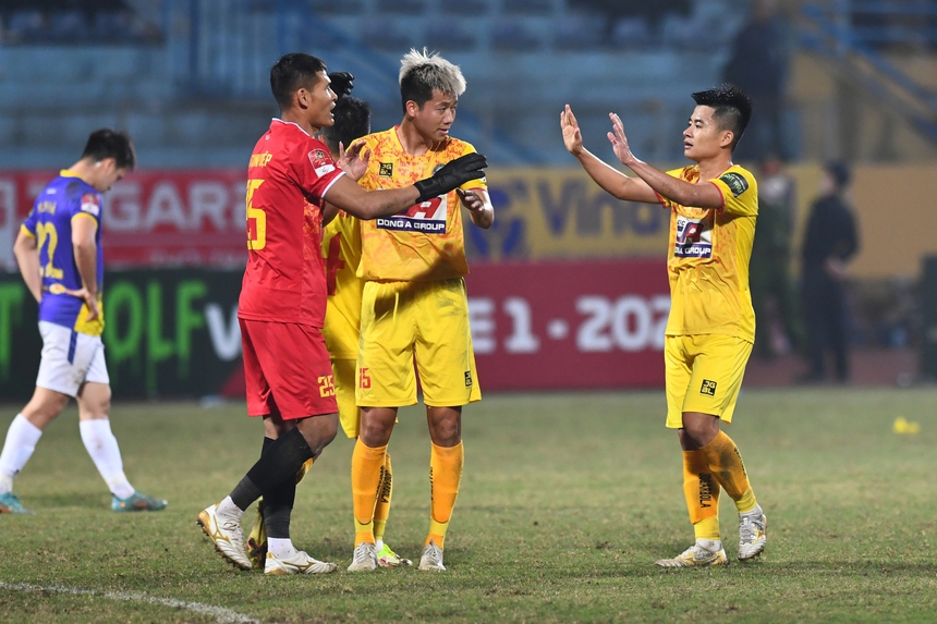 Thanh Hóa FC được thưởng nóng 500 triệu, ăn mừng sau trận hòa Hà Nội FC - Ảnh 8. Thanh Hóa FC được thưởng nóng 500 triệu, ăn mừng sau trận hòa Hà Nội FC - Ảnh 8.