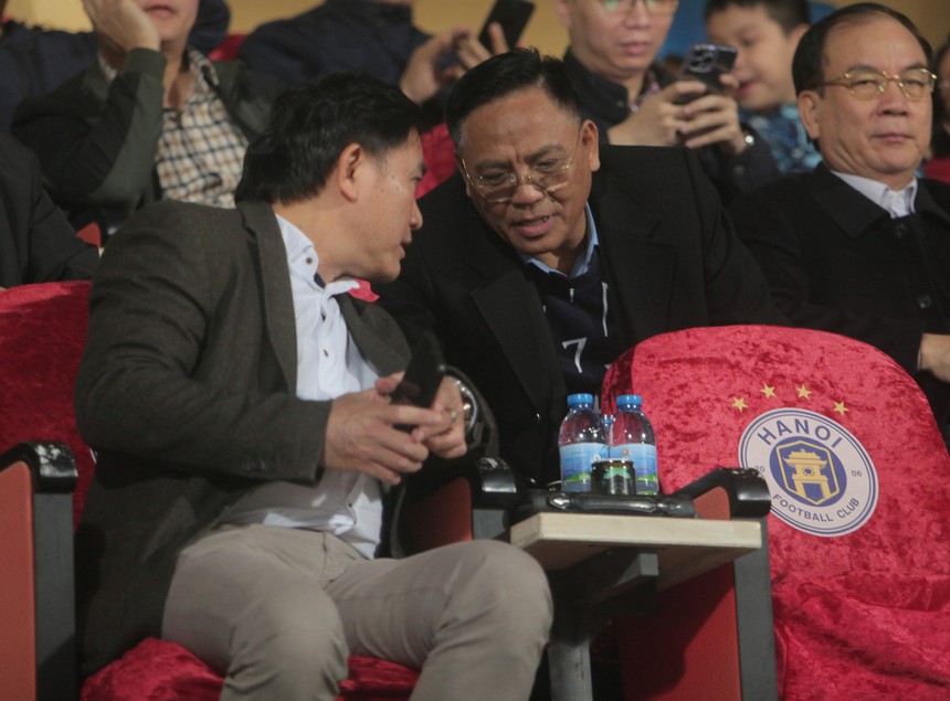 Con trai bầu Hiển vỗ về Văn Quyết, Tuấn Hải tái hiện hình ảnh từng gây ám ảnh ở SEA Games - Ảnh 7. Con trai bầu Hiển vỗ về Văn Quyết, Tuấn Hải tái hiện hình ảnh từng gây ám ảnh ở SEA Games - Ảnh 7.