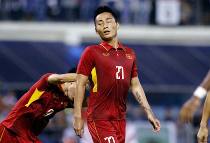 Con trai bầu Hiển vỗ về Văn Quyết, Tuấn Hải tái hiện hình ảnh từng gây ám ảnh ở SEA Games - Ảnh 2. Con trai bầu Hiển vỗ về Văn Quyết, Tuấn Hải tái hiện hình ảnh từng gây ám ảnh ở SEA Games - Ảnh 2.