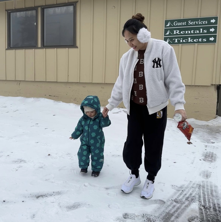 Đàm Thu Trang dạo này: Cùng chồng đưa ái nữ nghỉ dưỡng ở Mỹ, lộ loạt chi tiết nghi có tin vui?  - Ảnh 2.