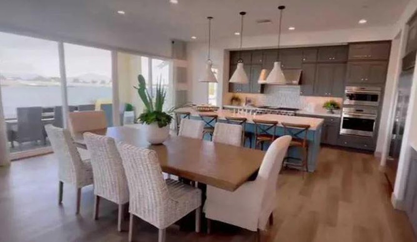 Cuộc sống sang chảnh và viên mãn của Hoa hậu Phạm Hương trên đất Mỹ  - Ảnh 3.