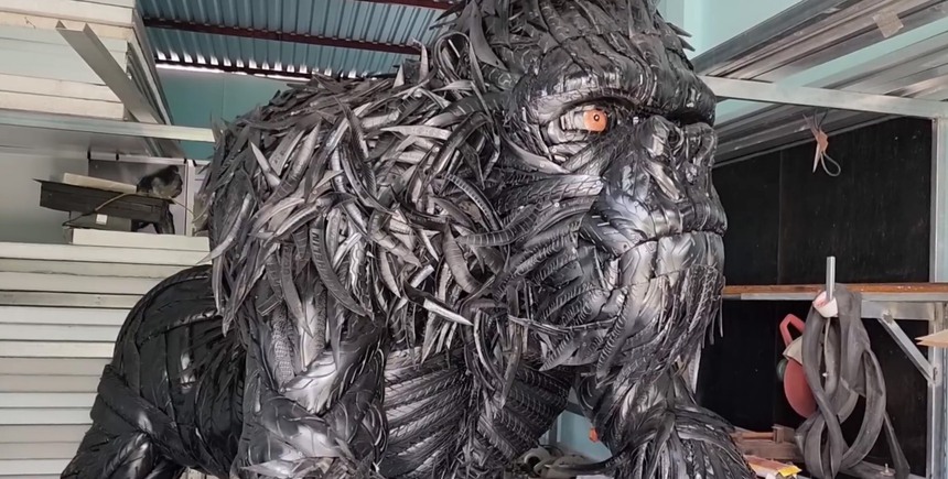Gặp chủ nhân King Kong làm từ lốp xe đang gây bão MXH: 'Có lúc tự ngồi cắt lốp thấy rảnh thiệt' - Ảnh 4.