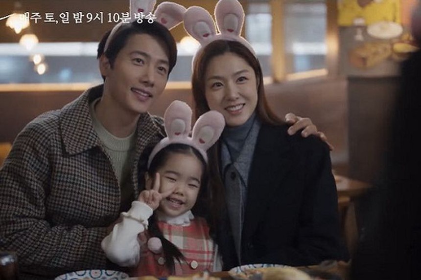 Nữ chính đang bị ghét ở cảnh phim Hàn hot nhất tuần qua: Là 'kẻ thứ ba' cướp chồng bạn thân, bị mẹ con 'chính thất' xử lý cực căng  - Ảnh 3.