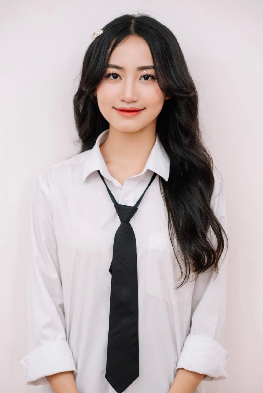 Profile đỉnh của nữ sinh từng gây sốt khi xuất hiện vài giây trên VTV: Ngoài đời là Hoa khôi, đạt giải quốc gia, thành tích dài trải từ nhà ra ngõ - Ảnh 2.