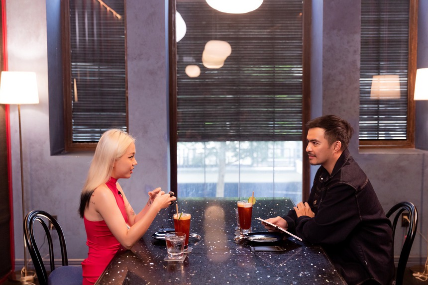 Linh Ngọc Đàm: "Bố khóa xích cửa phòng lại để ngăn em làm streamer, nhưng em đã trèo cửa sổ trốn khỏi nhà cùng bạn thân" - Ảnh 3.