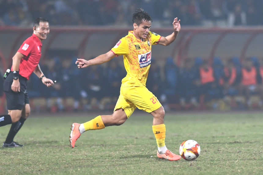 HLV Velizar Popov truyền lửa cho cầu thủ Thanh Hóa bằng phong thái cực ngầu - Ảnh 5.