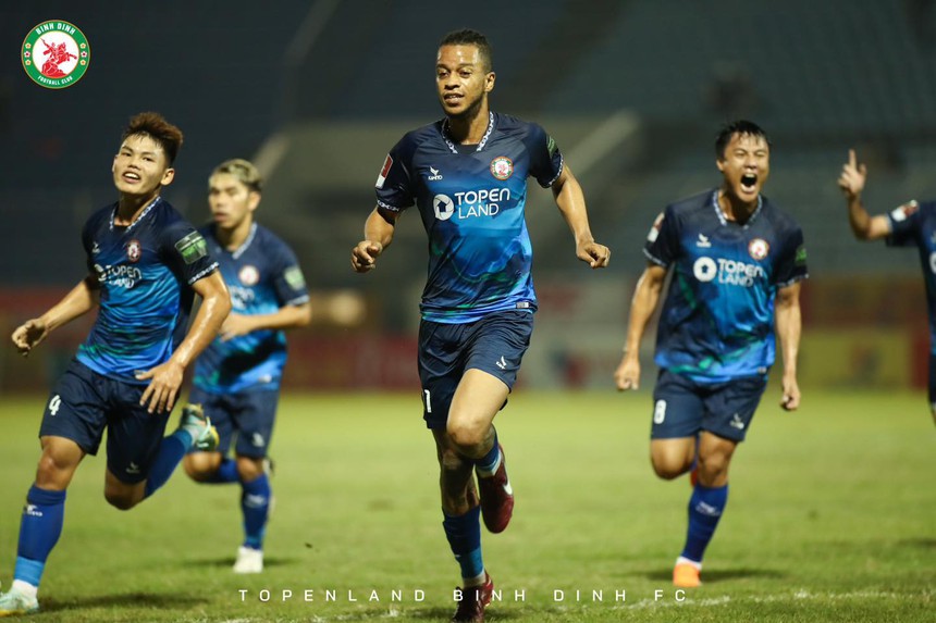 HLV Phan Thanh Hùng xin lỗi vì SHB Đà Nẵng thua trận - Ảnh 3. SHB Đà Nẵng, Bình Định, Topenland Bình Định, Phan Thanh Hùng, Đặng Văn Lâm