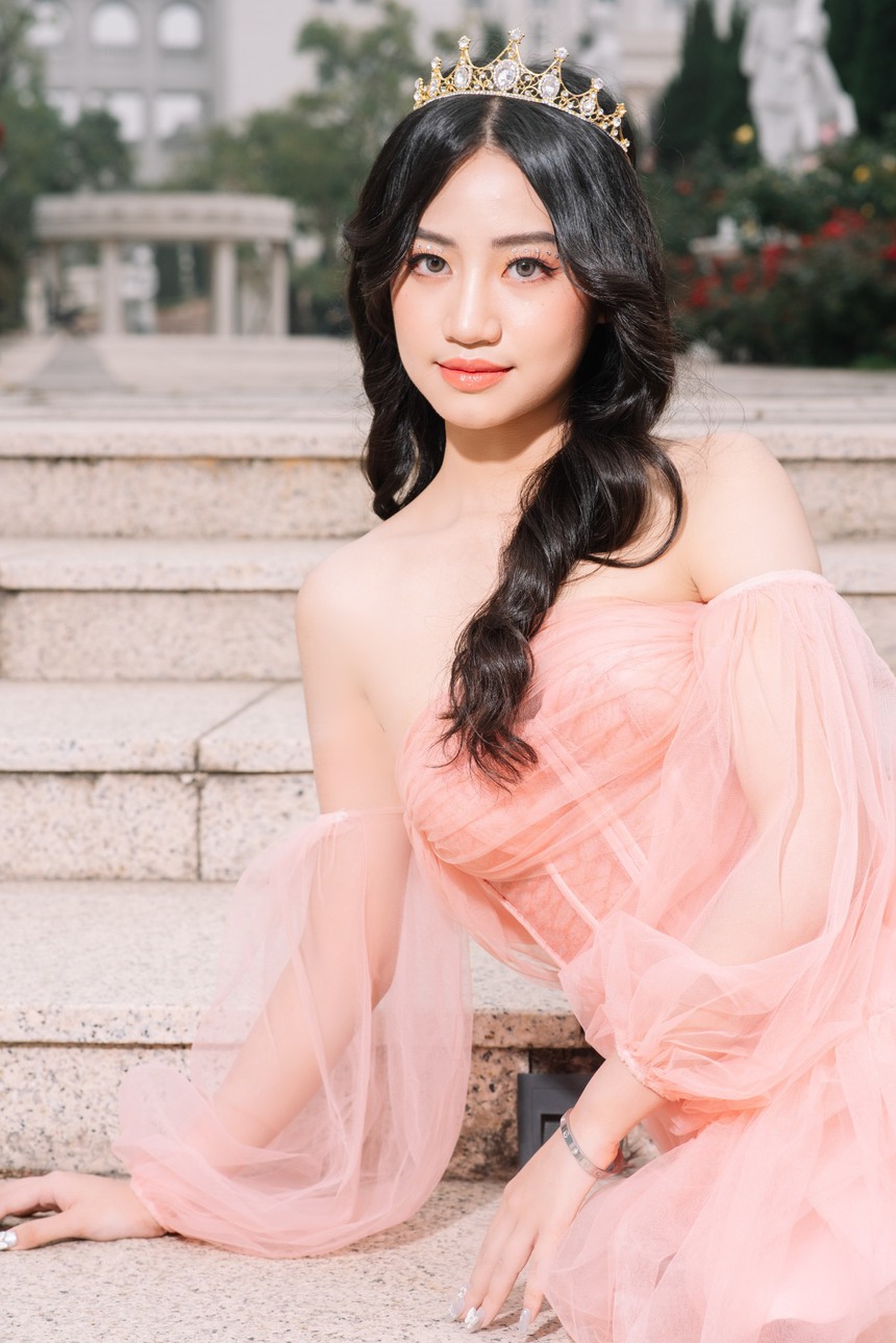 Profile đỉnh của nữ sinh từng gây sốt khi xuất hiện vài giây trên VTV: Ngoài đời là Hoa khôi, đạt giải quốc gia, thành tích dài trải từ nhà ra ngõ - Ảnh 6.