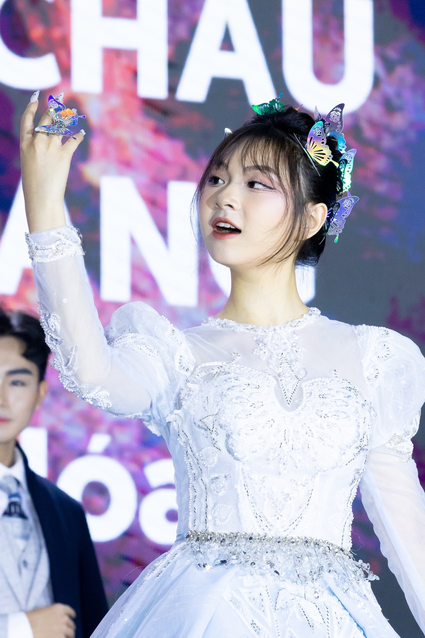 Không chỉ xinh đẹp - giỏi giang, học sinh chuyên Hà Nội - Amsterdam còn có chương trình "đỉnh" thế này đây, không hổ danh là ngôi trường top đầu! - Ảnh 5.