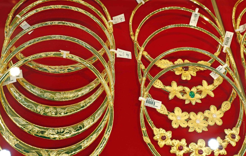 Giá vàng vẫn chịu sức ép từ lạm phát - Ảnh 1.