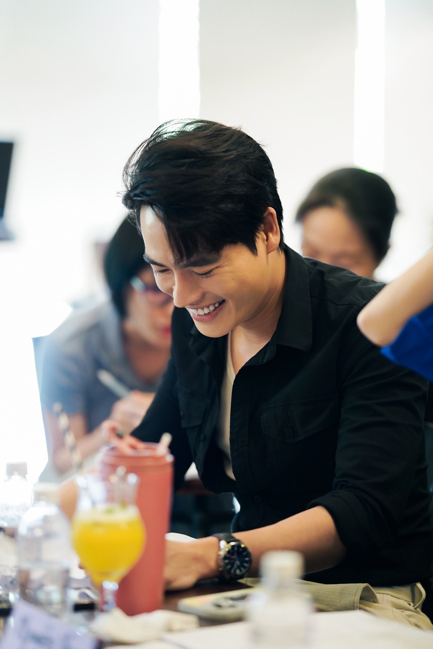 Lê Khánh, Hoàng Oanh cười "điên đảo" trong buổi đọc kịch bản phim mới - Ảnh 7.