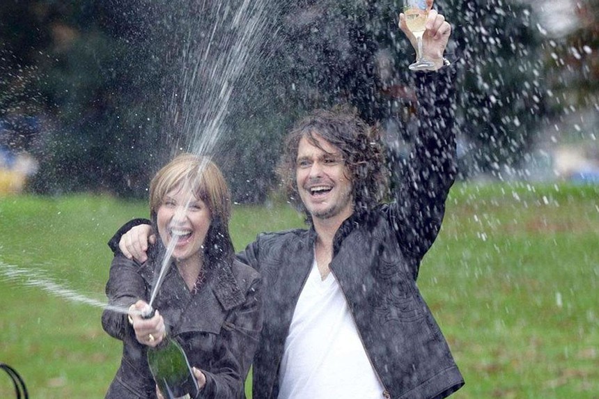 Bỗng dưng trúng số hơn 50 tỷ đồng, sau 18 năm cặp vợ chồng gây bất ngờ với cuộc sống còn thảm hơn trước khi phát tài - Ảnh 2. Bỗng dưng trúng số hơn 50 tỷ đồng, sau 18 năm cặp vợ chồng gây bất ngờ với cuộc sống còn thảm hơn trước khi phát tài - Ảnh 2.